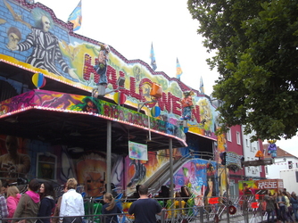 01 Halloween Rasch alt auf der Kirmes Xanten 2014.jpg 01 Halloween Rasch alt auf der Kirmes Xanten 2014.jpg