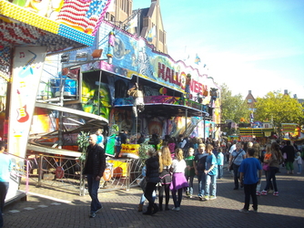 01 Halloween Rasch alt auf der Kirmes Rees 2014.jpg 01 Halloween Rasch alt auf der Kirmes Rees 2014.jpg