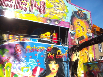 019 Halloween Rasch alt auf der Kirmes Rees 2014.jpg 019 Halloween Rasch alt auf der Kirmes Rees 2014.jpg
