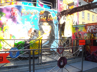 021 Halloween Rasch alt auf der Kirmes Rees 2014.jpg 021 Halloween Rasch alt auf der Kirmes Rees 2014.jpg