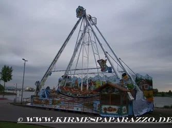 ai648.photobucket.com_albums_uu201_Kirmespaparazzo_Mondorf_sash2010mondorfaufbau7.webp