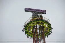 ai1188.photobucket.com_albums_z418_kermis2011_Dusseldorf_20draai_DSC_0178.webp