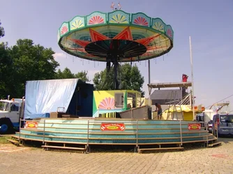 Düsseldorfer Rheinkirmes 2013 aufbau teil 4 (7) (800x600).webp