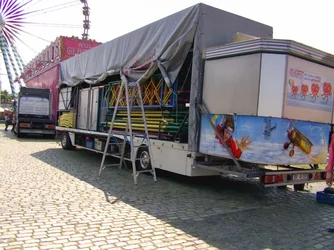 Düsseldorfer Rheinkirmes 2013 aufbau teil 4 (20) (800x600).webp