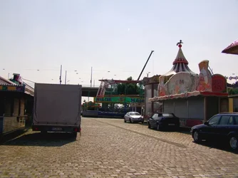 Düsseldorfer Rheinkirmes 2013 aufbau teil 4 (32) (800x600).webp