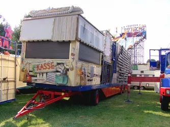 Düsseldorfer Rheinkirmes 2013 aufbau teil 4 (46) (800x600).webp