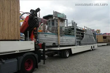 Duesseldorf Rheinkirmes, Aufbau 10.07.2013 031.webp